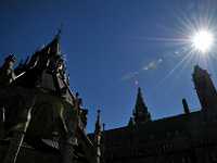 Parliament buildings and sun 9778